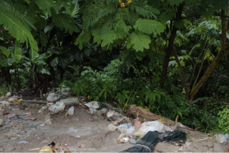 Corp0 é encontrado enrolado em rede dentro de matagal na zona Leste de Manaus