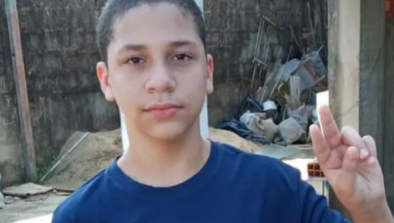 Adolescente de 13 anos morre após ter sido agredido por colegas em escola