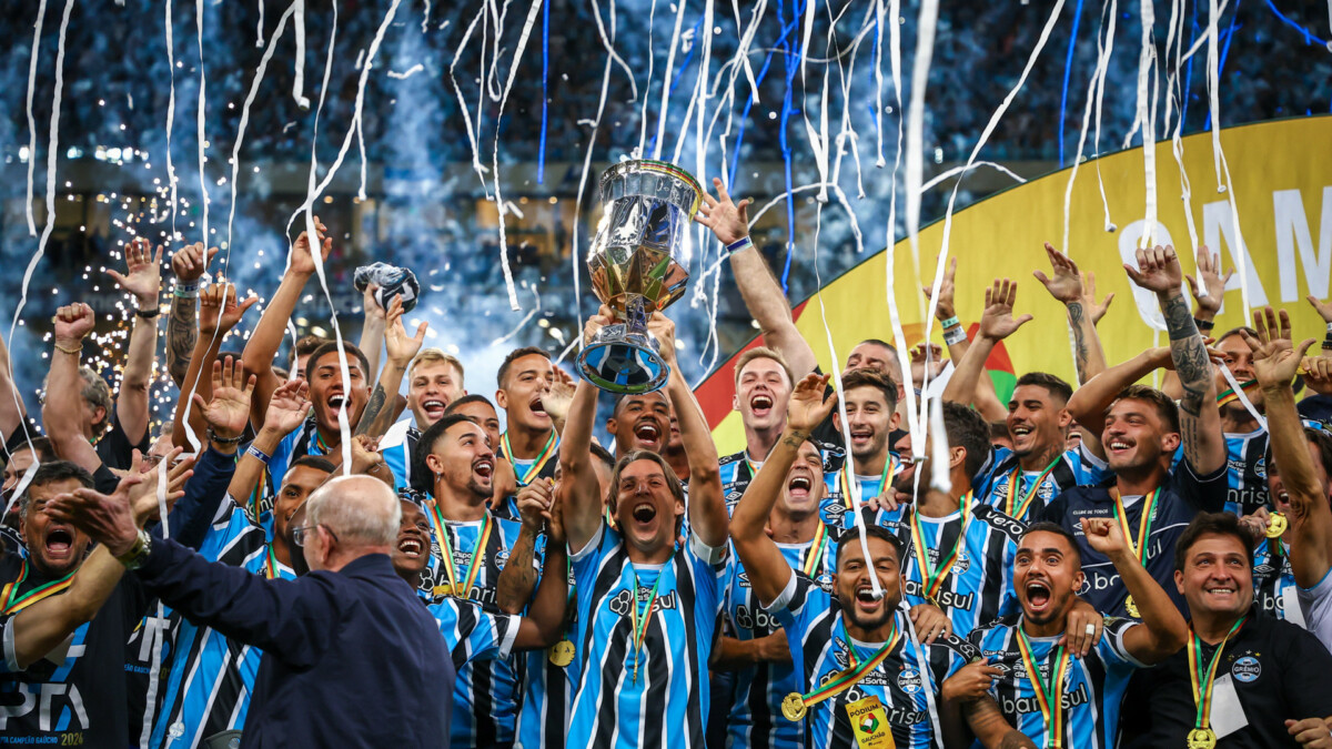 Renato Gaúcho celebra hepta pelo Grêmio, conquista 10º título e iguala recorde histórico