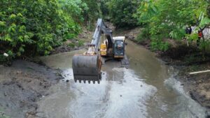 Prefeitura realiza grande ação de dragagem e limpeza em igarapé da Redenção e atende solicitação de moradores