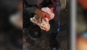 VÍDEO: policiais salvam bebê de apenas 20 dias engasgado e desacordado