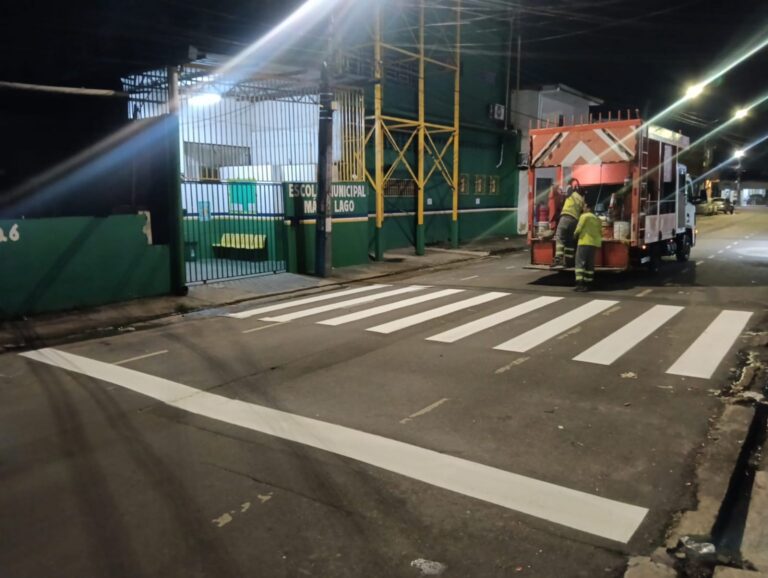 Prefeitura de Manaus amplia sinalização viária em diferentes zonas para organizar trânsito e salvar vidas 