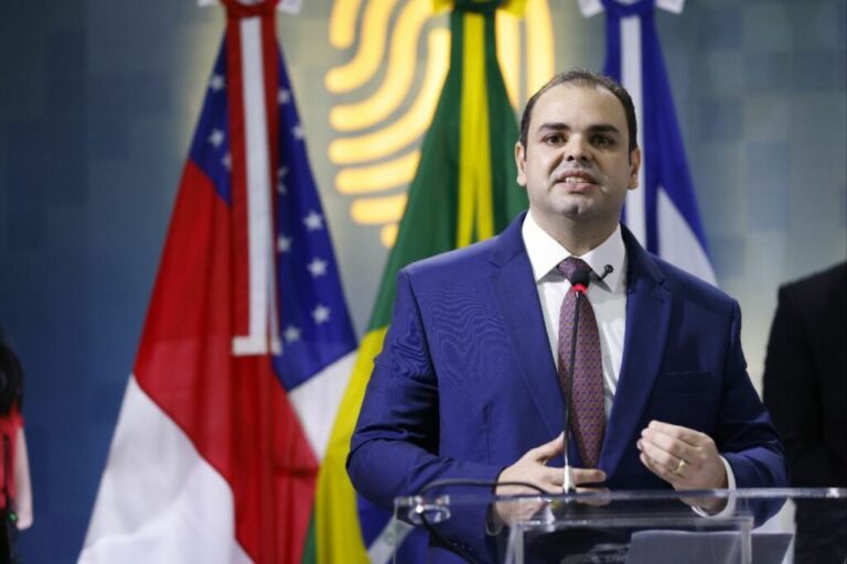 Roberto Cidade é eleito por aclamação como governador do AM